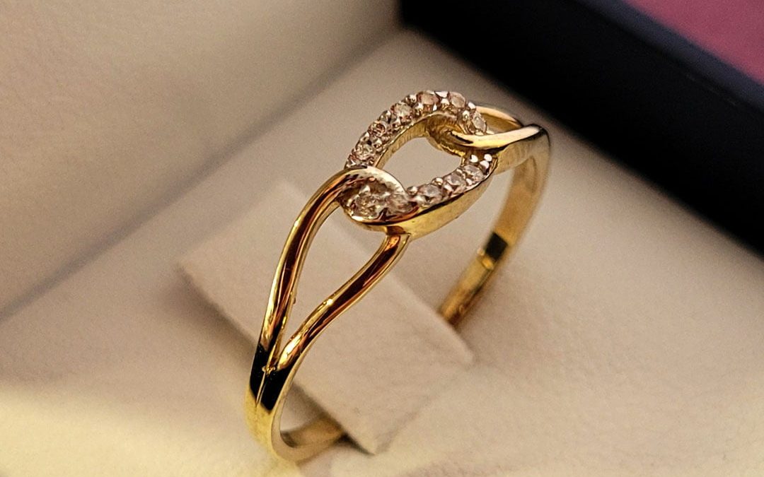 Arya Anillo de Oro