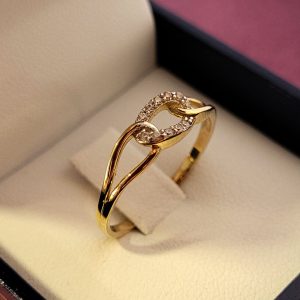 Arya Anillo de Oro