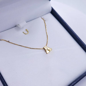 Cadena cordón 42cm y dije letra A | oro 18k |