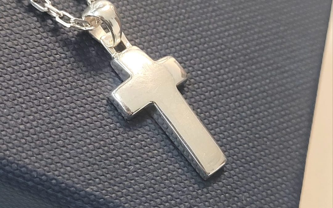 CRUZ DE PLATA PARA NIÑO (cadena no incluida)