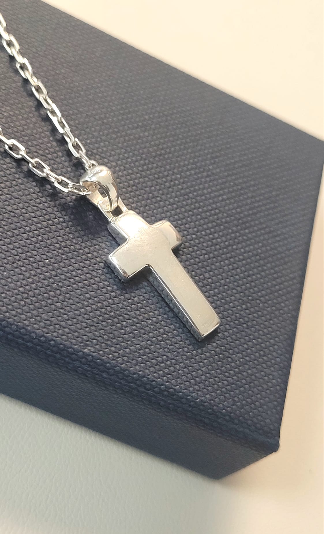 CRUZ DE PLATA PARA NIÑO (cadena no incluida)