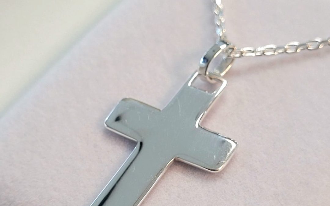 CRUZ DE PLATA GRANDE (cadena no incluida)