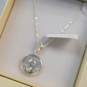 Cadenita de plata 925 con dije Virgen Niña en nácar